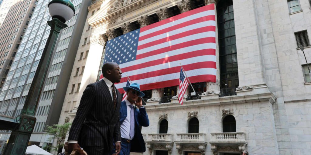 Oil rises, U.S. stock futures flat as Wall Street looks to extend its winning streak