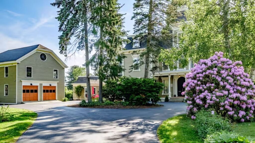 These Portland Airbnbs Have Everything You Need for a Dreamy Maine Getaway