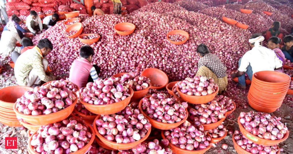 Exporters urge govt not to impose curbs on onions