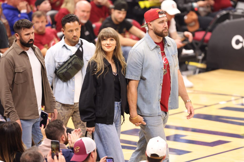 Knicks Fans Go After Taylor Swift For Showing Off New York Fandom After Rooting For Cavs with Travis Kelce