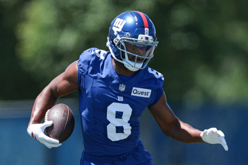 NFL fans brutally mock JuJu Smith-Schuster for running “slow” and dropping catch during Giants OTAs