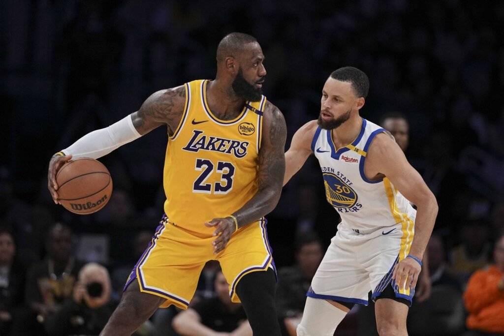 $15.1M MLE Could Lure LeBron James Into Blockbuster Pairing With Stephen Curry