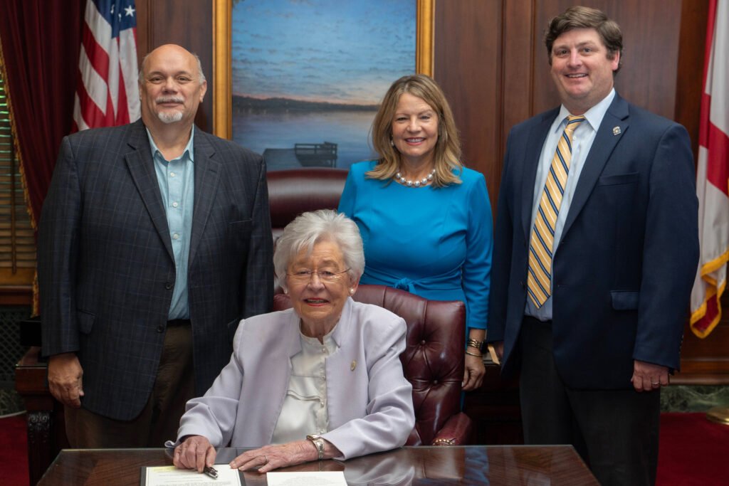 In Alabama Primary Elections, Incumbent Utility Regulators Feel the Squeeze of High Energy Prices