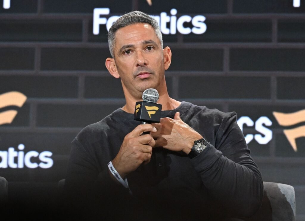 Jorge Posada’s 54 y/o wife Laura poses in white bikini, forced to defend herself after ‘very thin’ criticism
