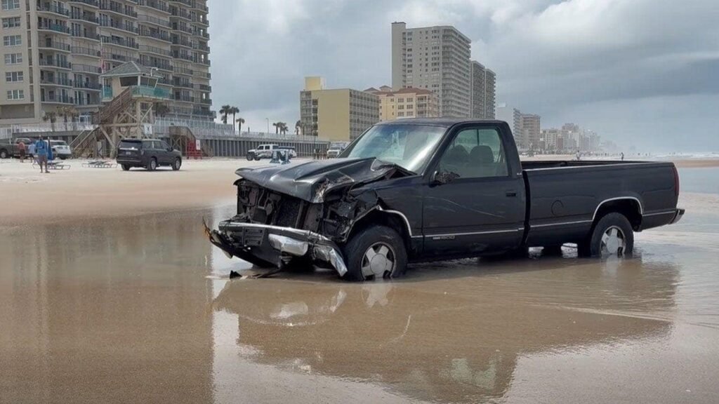 Pickup truck rams toll booth in Daytona Beach Shores, killing attendant
