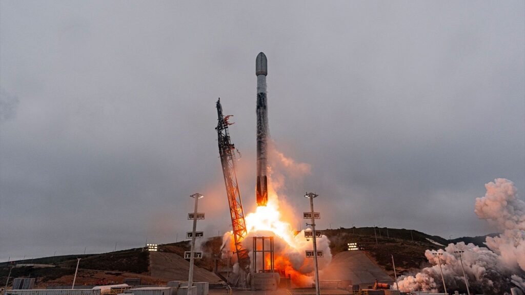 SpaceX sends 24 Starlink satellites to orbit on 1st launch as a public company (video)