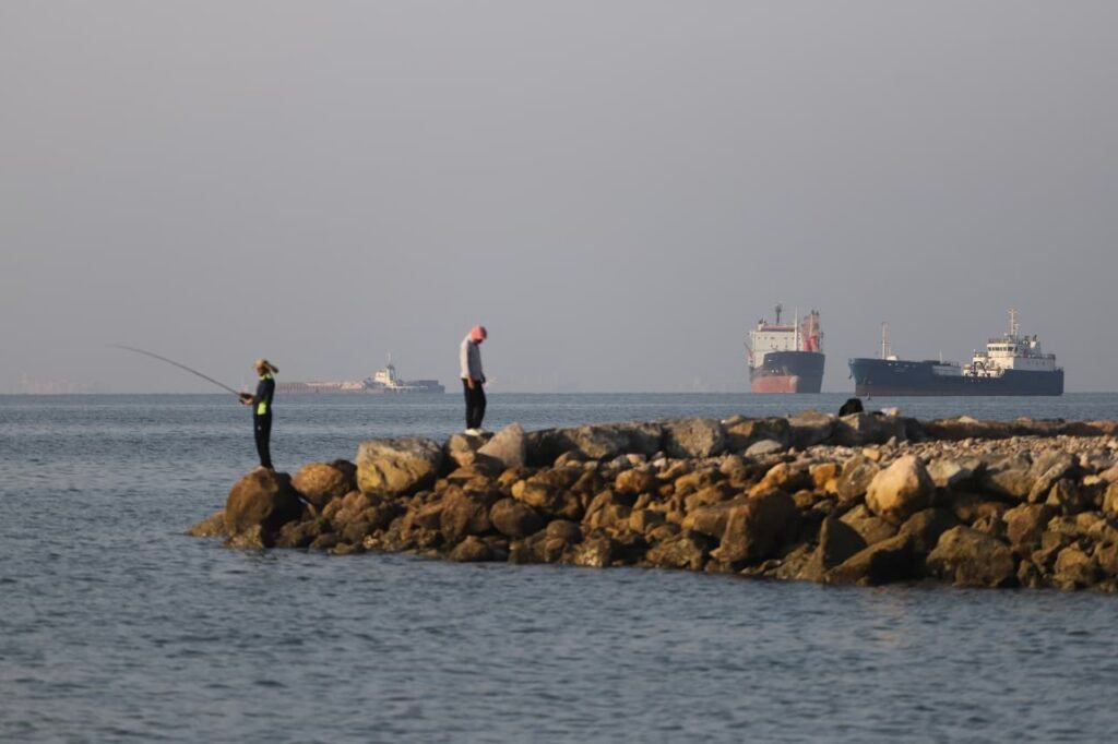 Oil prices extend declines on possible U.S.-Iran peace deal to reopen Strait of Hormuz