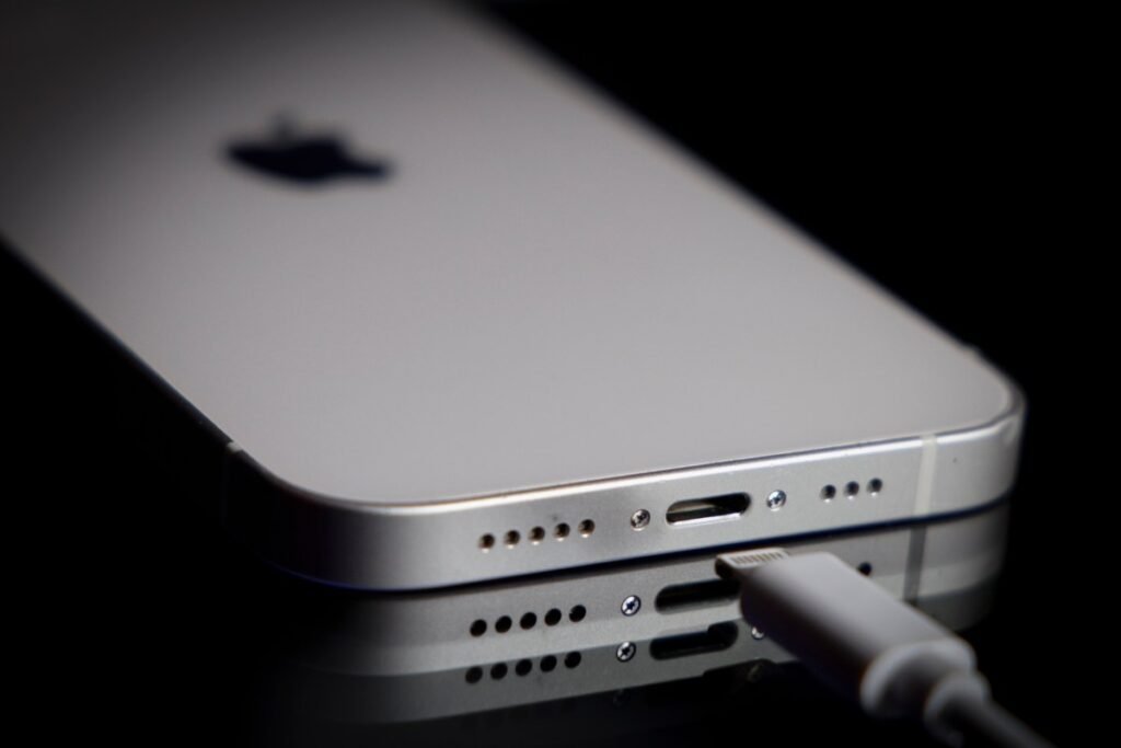 A new unpatchable flaw in Apple chips opens the door to an iPhone jailbreak