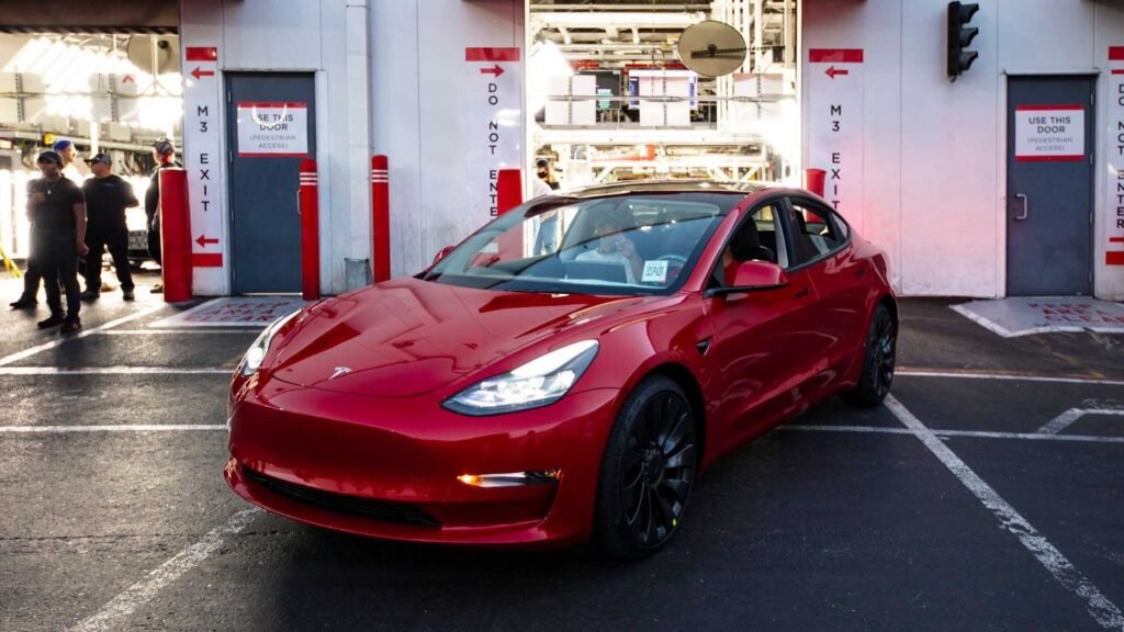 This Ex-Rental Tesla’s Battery Was Heavily Degraded. Then The Decline Slowed