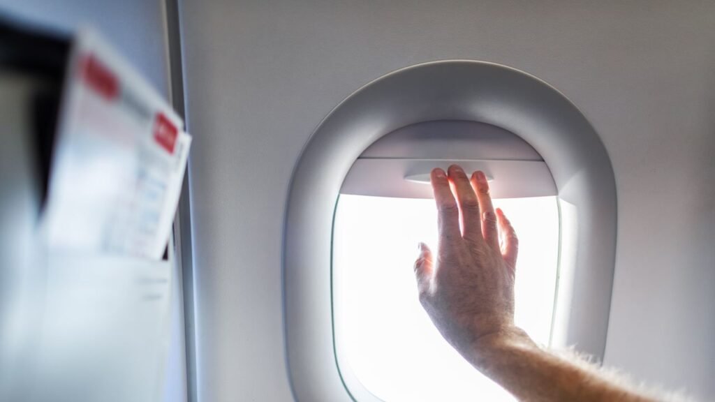 Who Gets to Control the Plane Window? The Unwritten Rules of Shade Etiquette