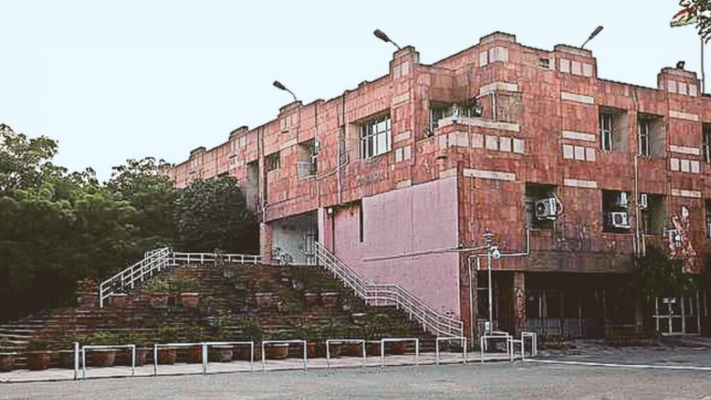 After IIT Roorkee, DU, JNU asks students, faculty to stay away from Jantar Mantar protests | Education News