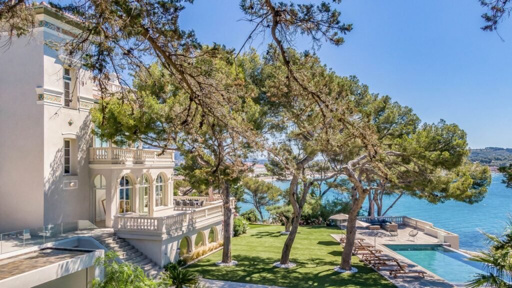 17 Dream Villas in the South of France, From 18th-Century Country Homes to Beachside Getaways