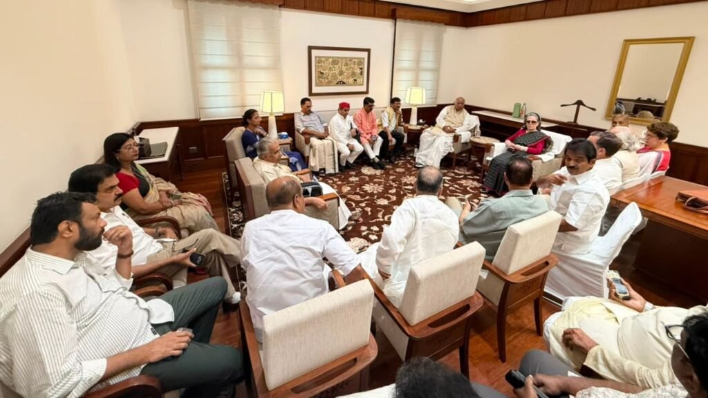 Opposition MPs plan march to Rashtrapati Bhavan over Delhi crackdown | India News