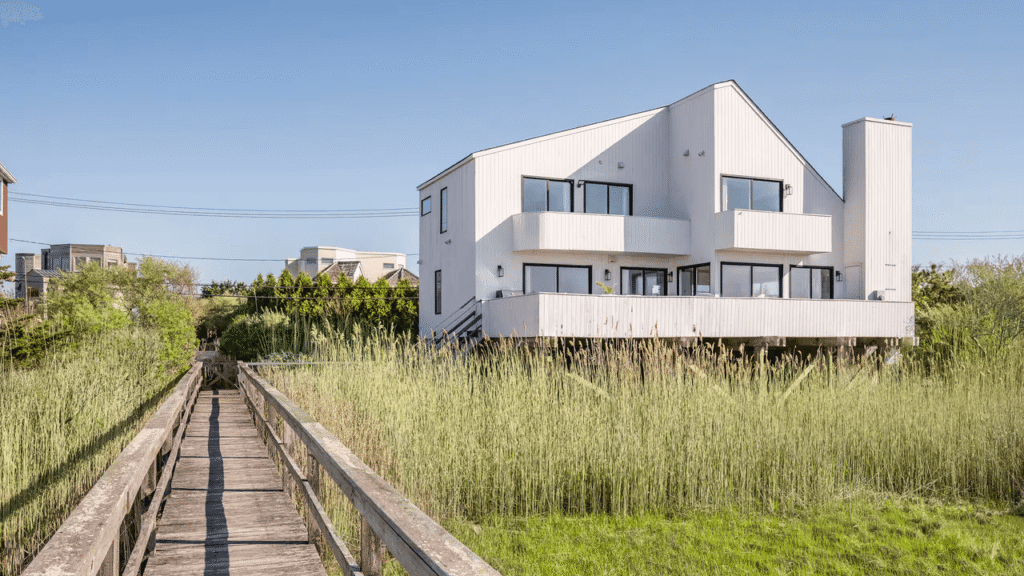 7 Gorgeous Hamptons Airbnbs Where the Weekend Starts on Thursday