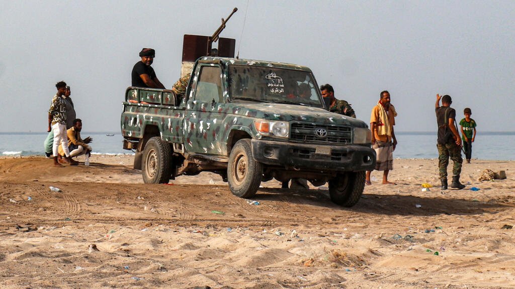 Houthi rebels kill dozens of Saudi-backed Yemeni government forces
