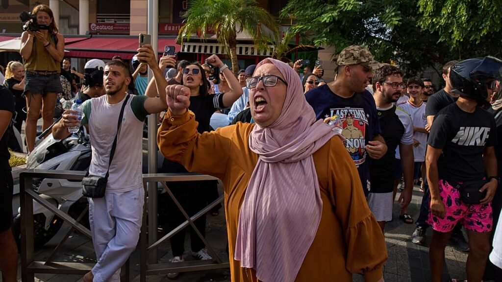 Ceuta faces second night of tense protests: government and media in the crosshairs