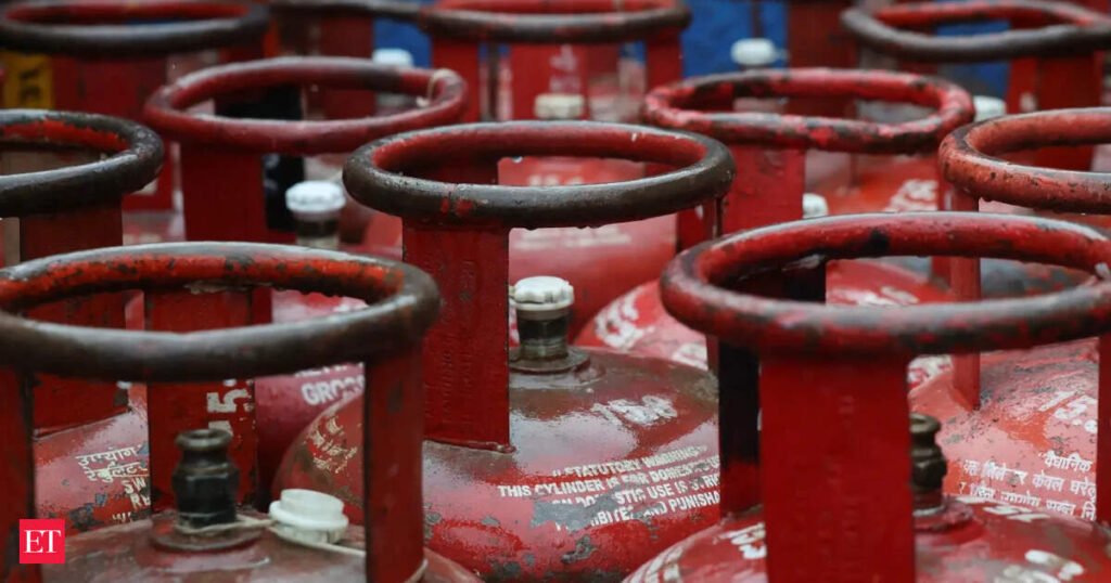 India may charge gas users to fund planned $42 billion fuel reserves, sources say