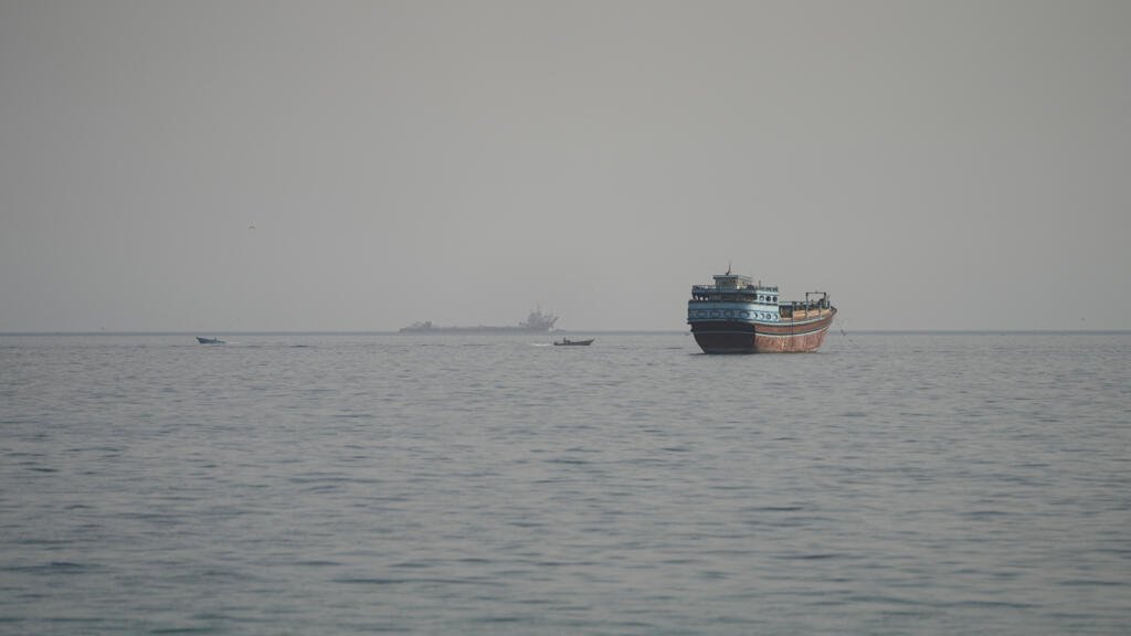 US says Iran Hormuz deal could come 'today or tomorrow' as oil prices plunge