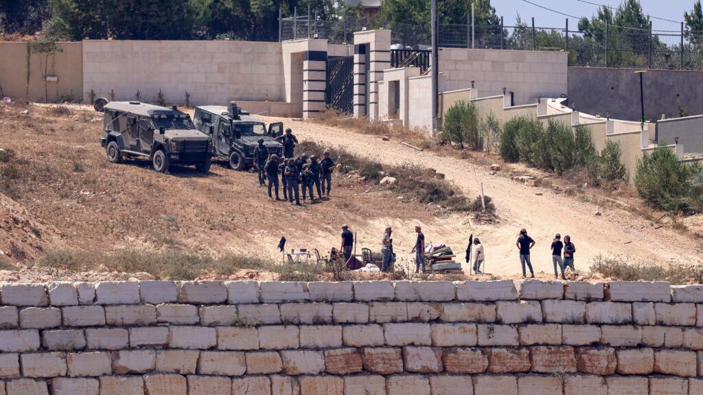 Israeli settlers continue siege of Palestinian homes despite rare military intervention