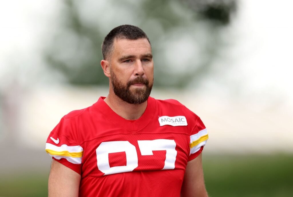 NFL fans react to Travis Kelce collapsing after taking severe blow at Chiefs training camp