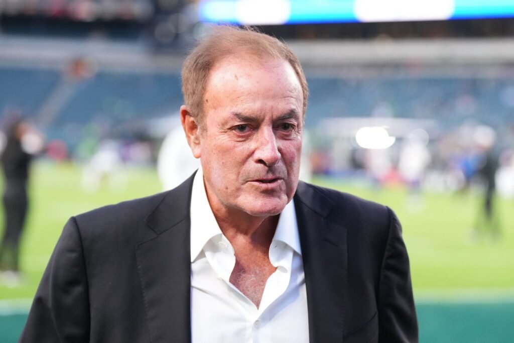 NFL fans mock Al Michaels over his outfit during preseason broadcast
