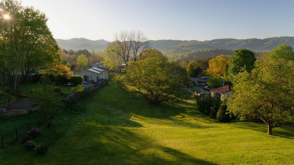 These Blue Ridge Mountain Rentals Are Begging to Be Booked for Your First Fall Getaway