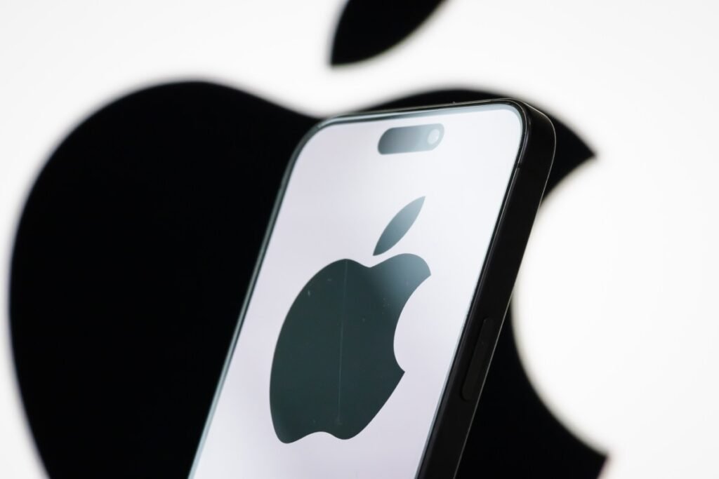 Apple in talks to pay publishers to provide Siri with current news: report