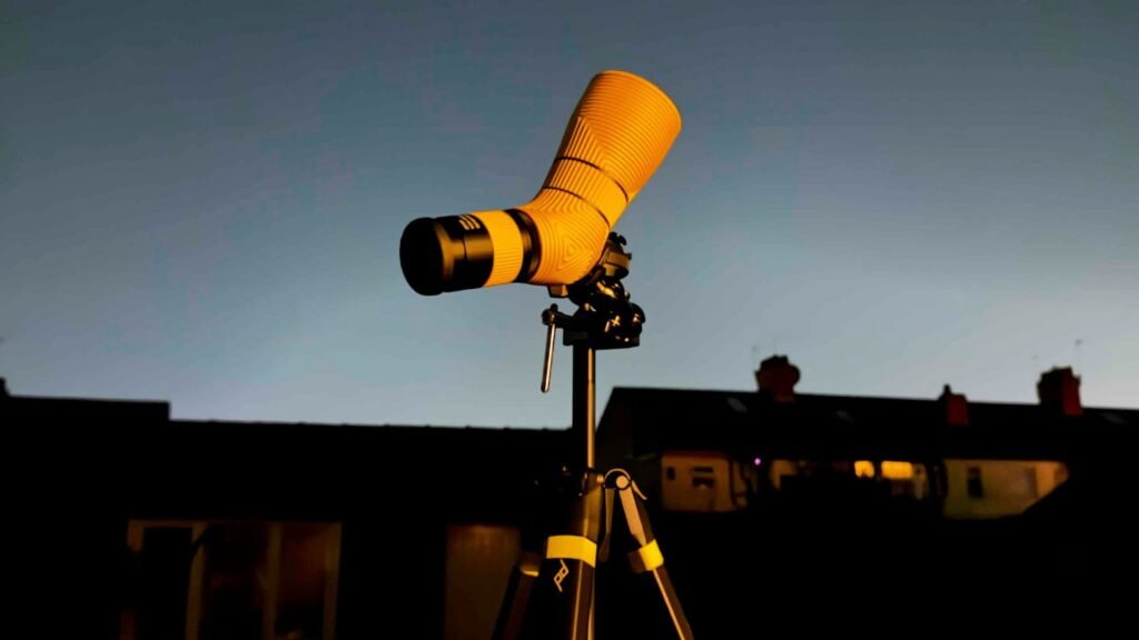 Is the Nocs Provisions Lite View spotting scope suitable for stargazing?