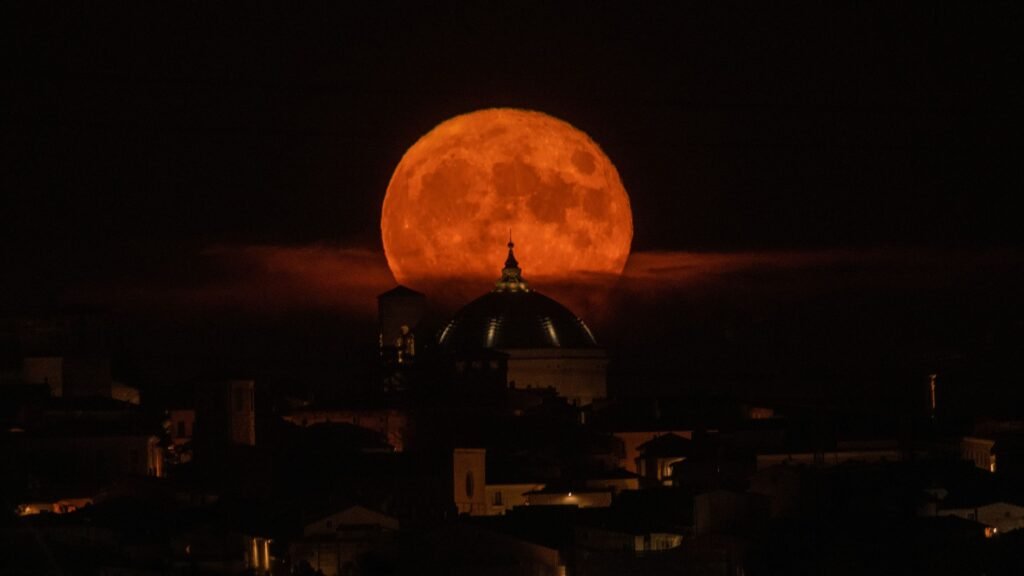 August full moon 2026 — When, where and how to see the Sturgeon Moon